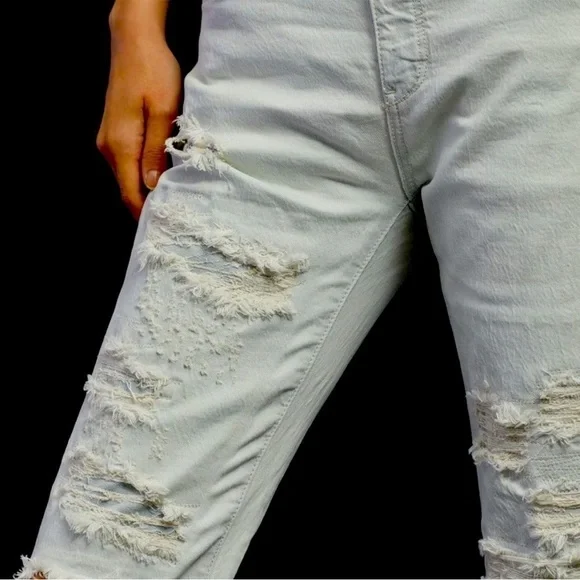 NWT Anthropologie, Pilcro mid rise boyfriend distressed jeans - Picture 2 of 9